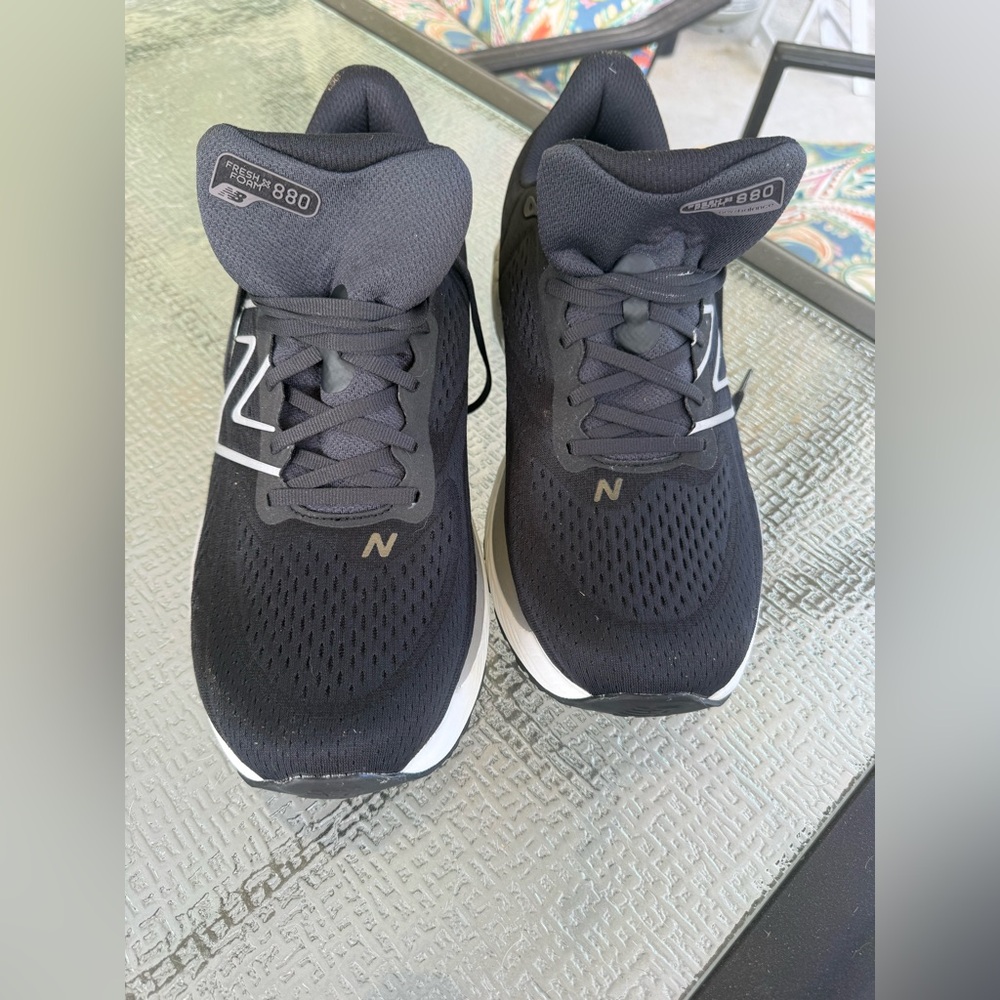 New Balance Men's Black and White Athletic Running Shoes
